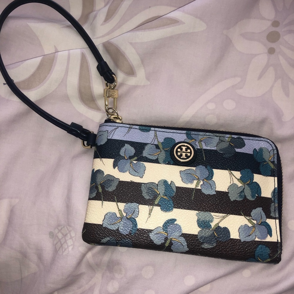 Perfect Condition never used Tory Burch Wristlet